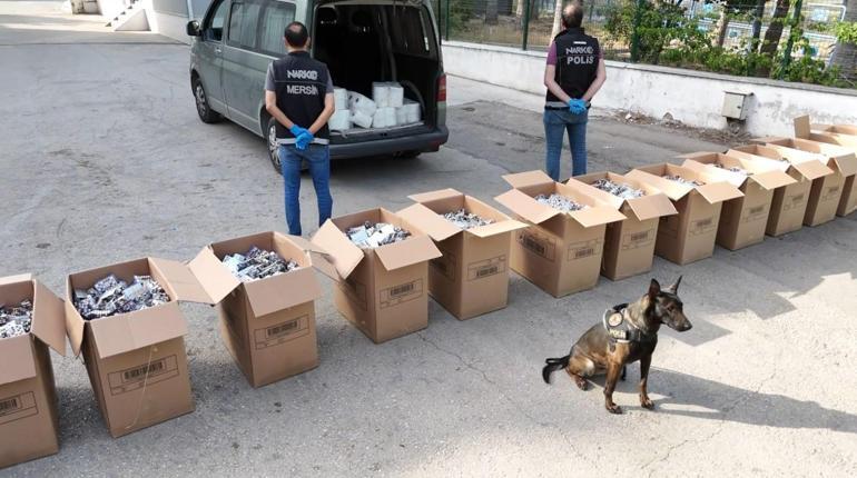 Dronla tespit edilen araçtan 38 bin 464 adet sentetik ecza hap çıktı