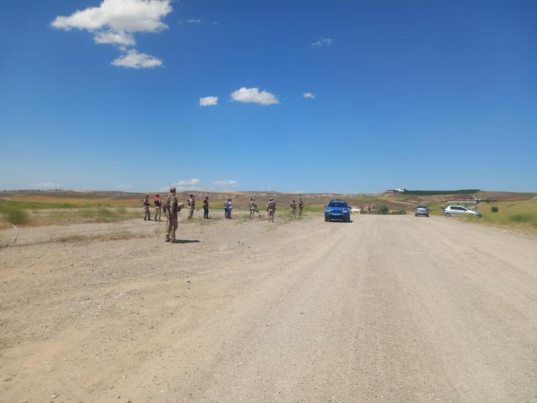 Kamyonette yakılan baba ve oğlunun cenazeleri, yan yana defnedildi