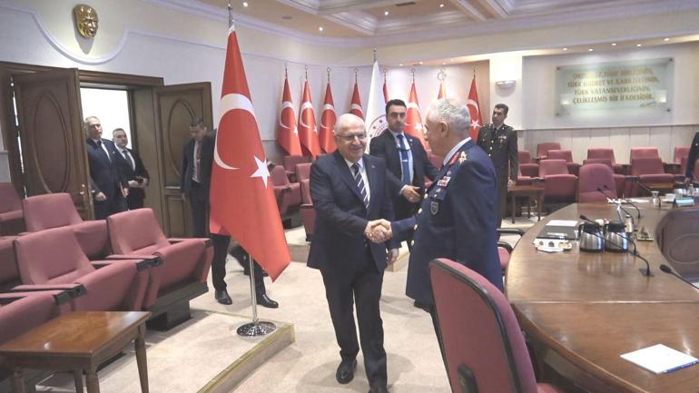 Bakan Güler: Hava Kuvvetlerimizi en gelişmiş silahlarla donatmaya devam edeceğiz
