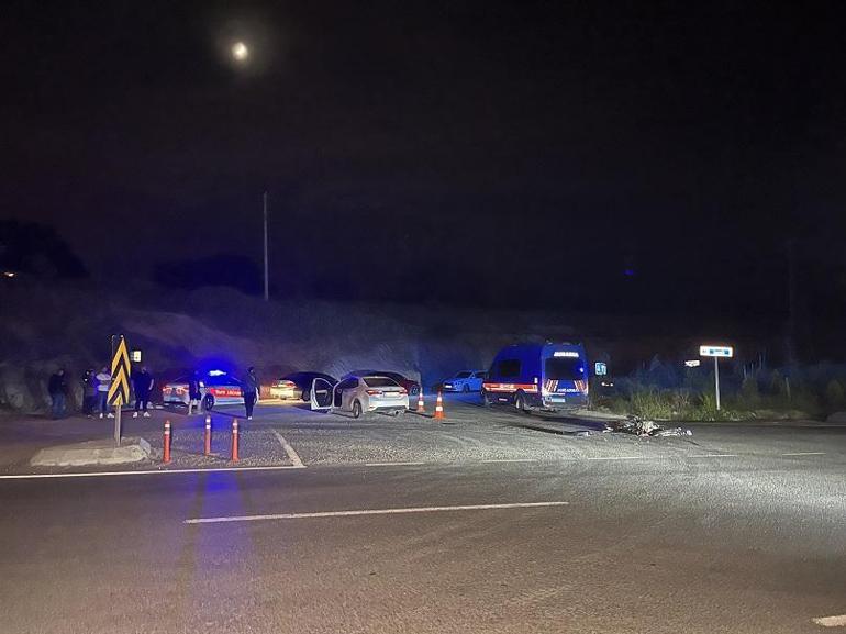 Kocaelide otomobil ile motosiklet çarpıştı; 1 ölü, 2 yaralı