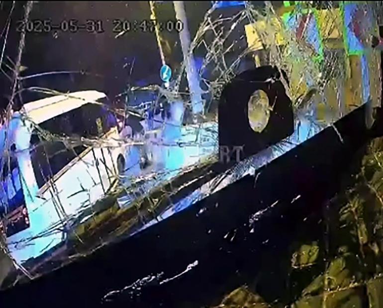 Hatlarına dahil edilen özel halk otobüslerine taş, sopa ve tabancayla saldırdılar; o anlar kamerada