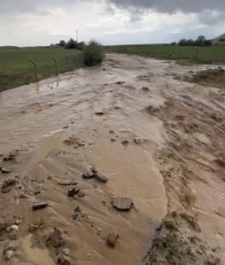 Kırşehirde sağanak sele neden oldu; tarım arazileri zarar gördü
