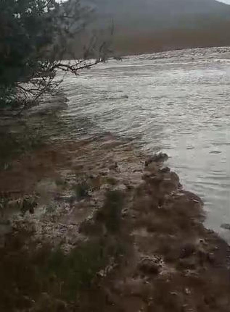 Kırşehirde sağanak sele neden oldu; tarım arazileri zarar gördü