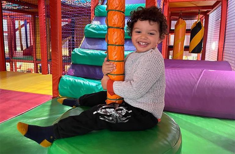 2 yaşındaki Harris-Birtill, üstün zeka seviyesiyle Mensaya kabul edildi