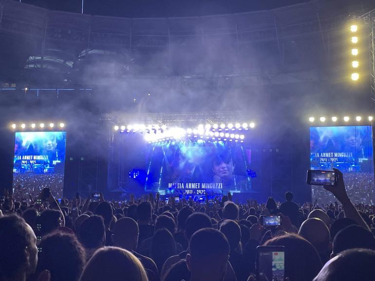 Guns N Roses, İstanbul konserinde Mattia Ahmet Minguzziye şarkı hediye etti