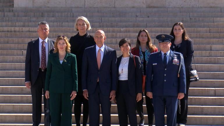 ABD Büyükelçisi Barracktan Anıtkabire ziyaret