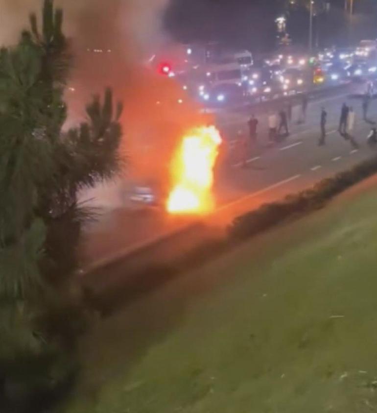 Kağıthane’de kaza yapan otomobil alev alev yandı: Sürücü yaralandı, araçta patlamalar oldu