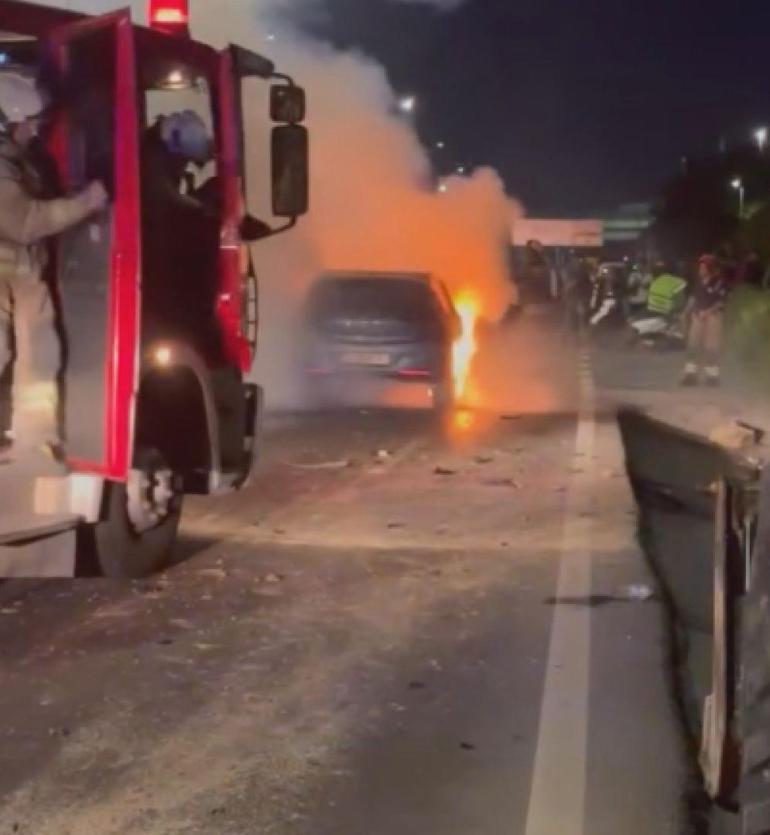 Kağıthane’de kaza yapan otomobil alev alev yandı: Sürücü yaralandı, araçta patlamalar oldu