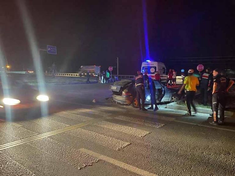 Aydında 2 otomobil çarpıştı: 2 ölü, 3 yaralı