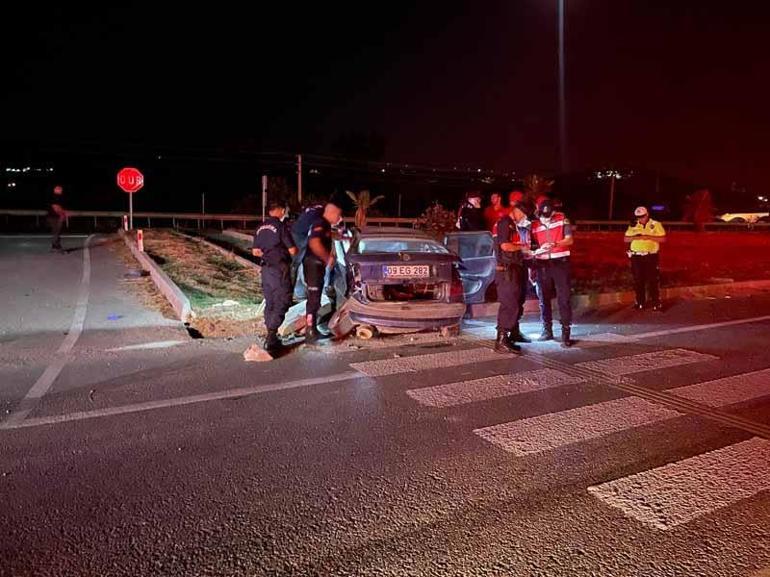 Aydında 2 otomobil çarpıştı: 2 ölü, 3 yaralı