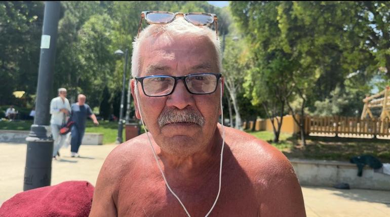 Ölü yunus Bebek sahilinde karaya vurdu; çöp konteynerine atıldı