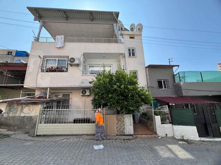 Kendisini ve 4 yaşındaki oğlunu jiletle yaraladı