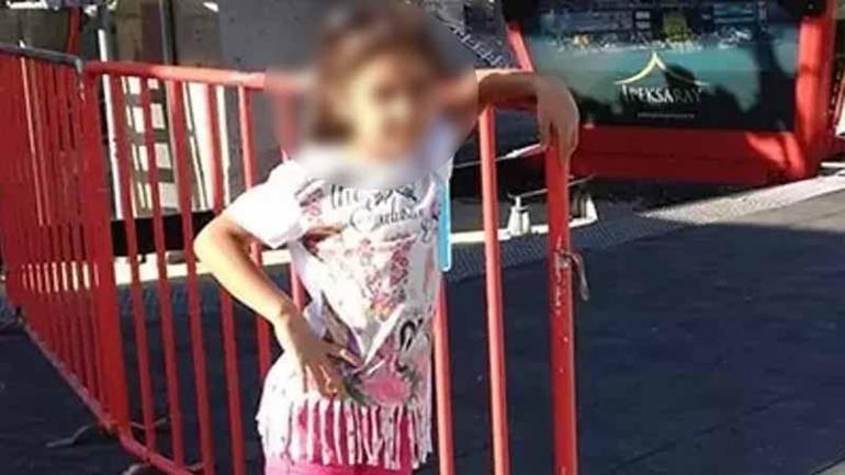 Kendisini ve 4 yaşındaki oğlunu jiletle yaraladı