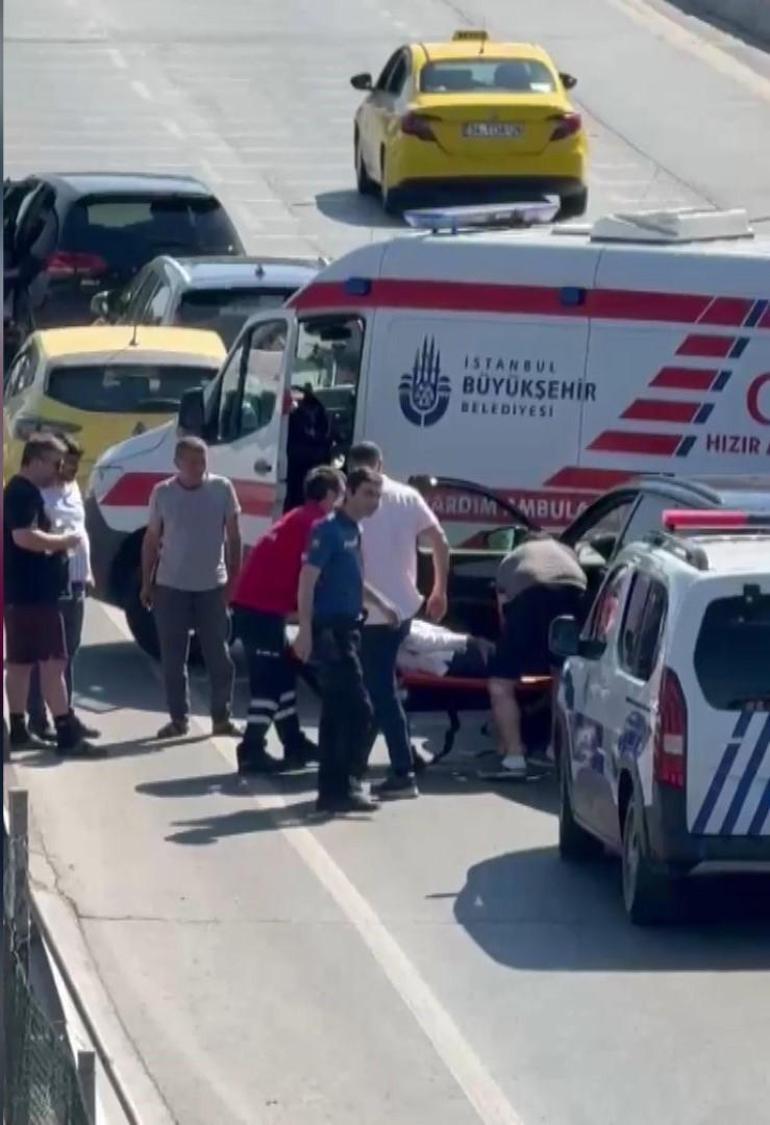 Beykoz’da seyir halindeyken fenalaşan sürücü otomobilinde kilitli kaldı