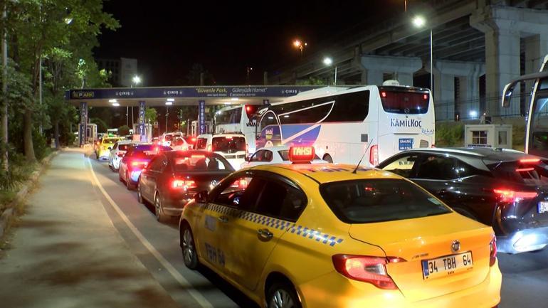 15 Temmuz Demokrasi Otogarı ve köprülerde bayram yoğunluğu gece de sürdü