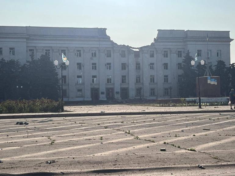 Zelenskiy: Ukraynaya 103 insansız hava aracı ve bir balistik füze fırlatıldı