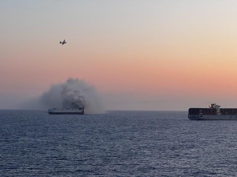 3 binden fazla araç taşıyan gemide yangın