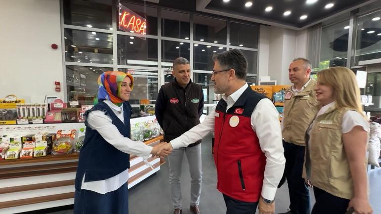 Bakan Yumaklı, şoför koltuğuna geçip, denetime çıktı