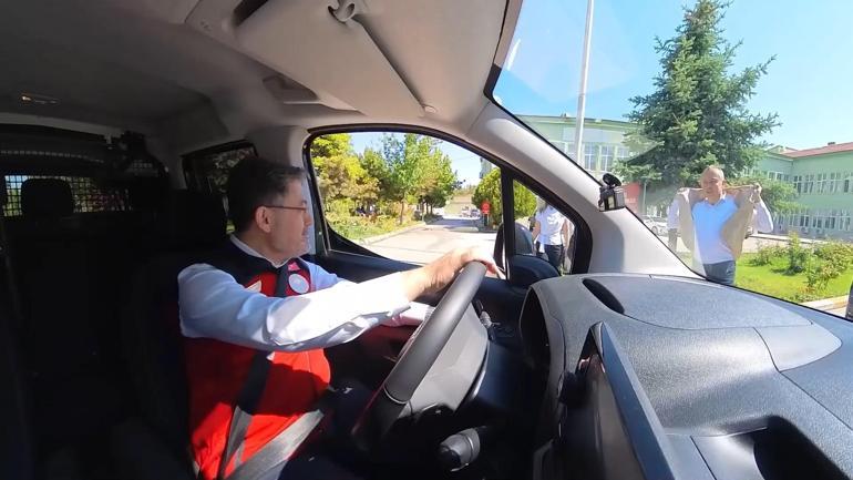 Bakan Yumaklı, şoför koltuğuna geçip, denetime çıktı