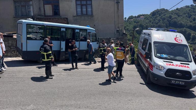 Yolcu minibüsü duvara çarptı: 14 yaralı