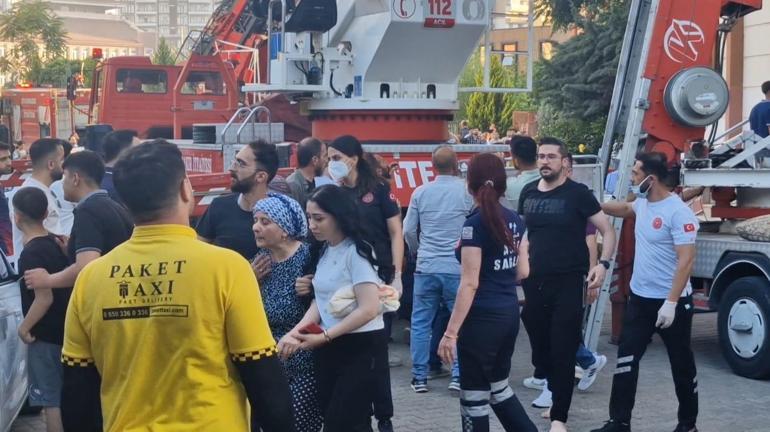 Diyarbakır’da 13 katlı apartmanda yangın paniği; Anne ve 3 çocuğu hayatını kaybetti