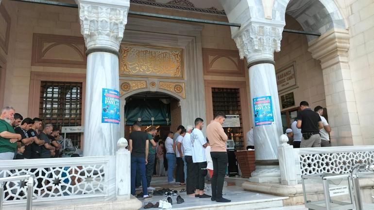 Adanalılar bayram namazı için saf tuttu