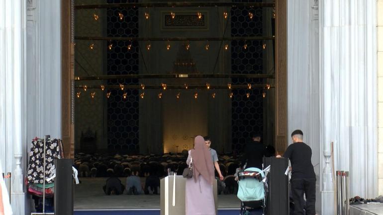 Çamlıca Camii’nde bayram namazı kılındı