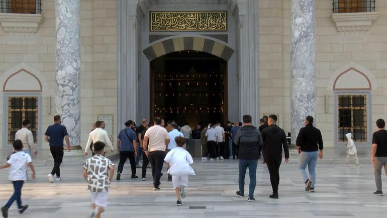 Çamlıca Camii’nde bayram namazı kılındı