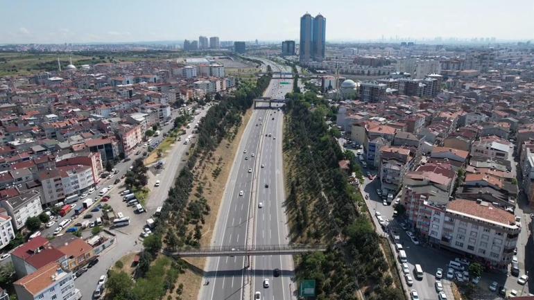 Bayramın ilk gününde boş kalan yollar havadan görüntülendi