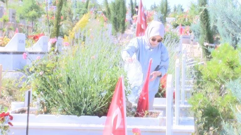 Malatya Deprem Şehitliğinde buruk bayram