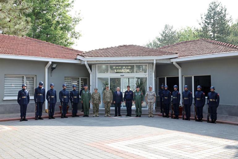 Bakan Güler, Kütahyada Mehmetçikle bayramlaştı