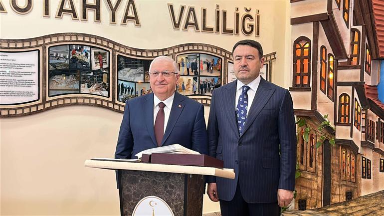 Bakan Güler, Kütahyada Mehmetçikle bayramlaştı