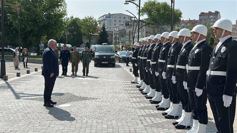 Bakan Güler, Kütahyada Mehmetçikle bayramlaştı