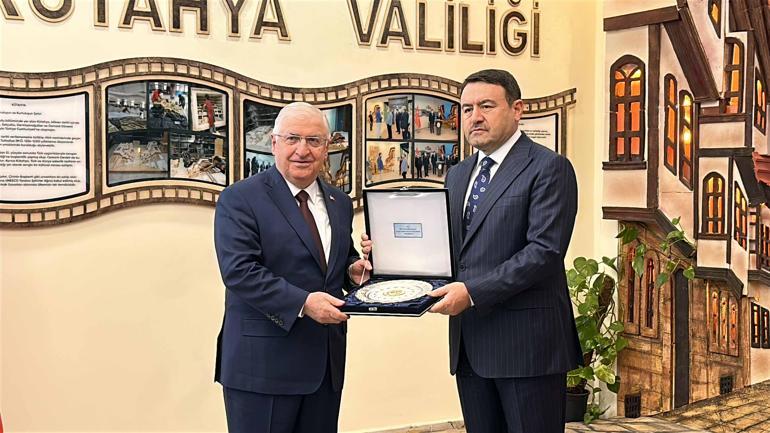 Bakan Güler, Kütahyada Mehmetçikle bayramlaştı