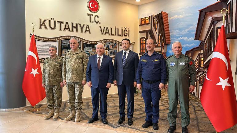 Bakan Güler, Kütahyada Mehmetçikle bayramlaştı