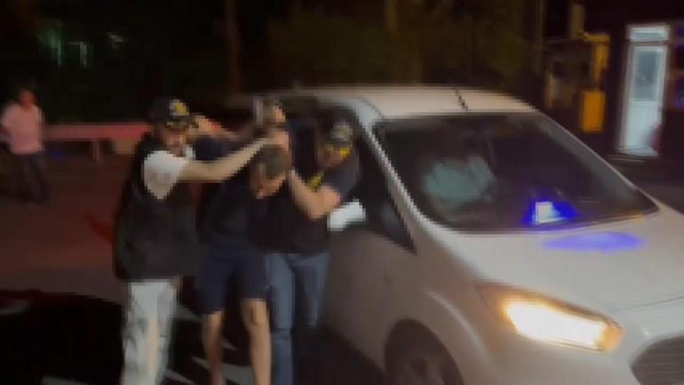 Fatihte tartıştığı kişiyi bıçakladı, başında bekleyip cep telefonunu çalıp kaçtı