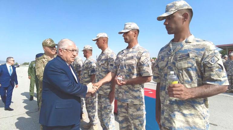 Bakan Güler, Kütahyada Mehmetçikle bayramlaştı