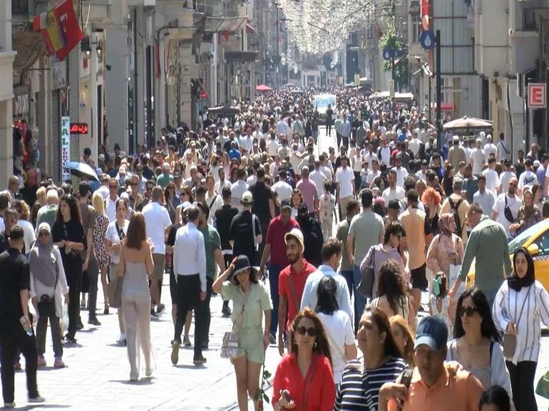 İstiklal Caddesi’nde bayram yoğunluğu