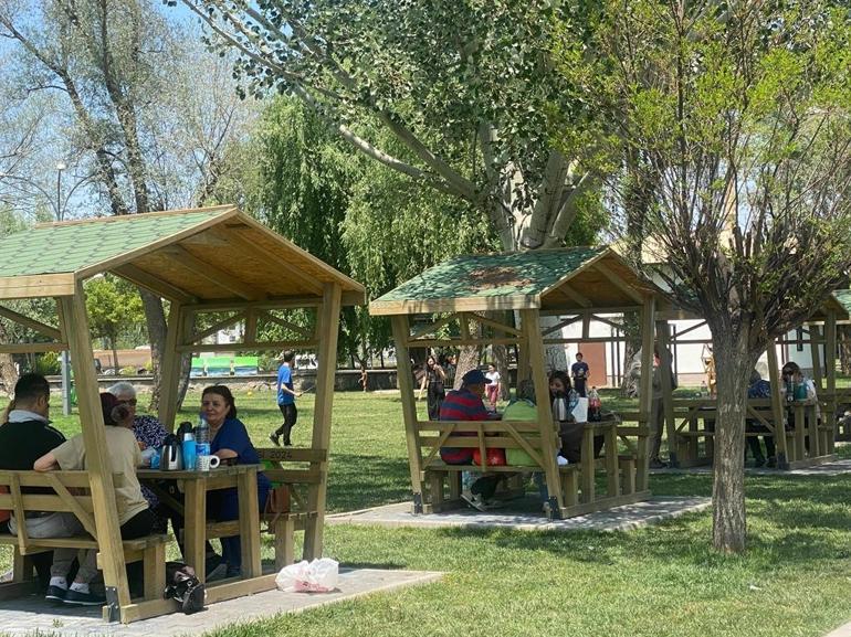 Ankarada park ve mesire yerlerinde bayram hareketliliği