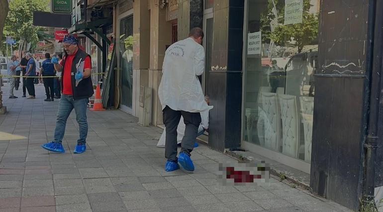 Cadde ortasında başından vurularak öldürüldü