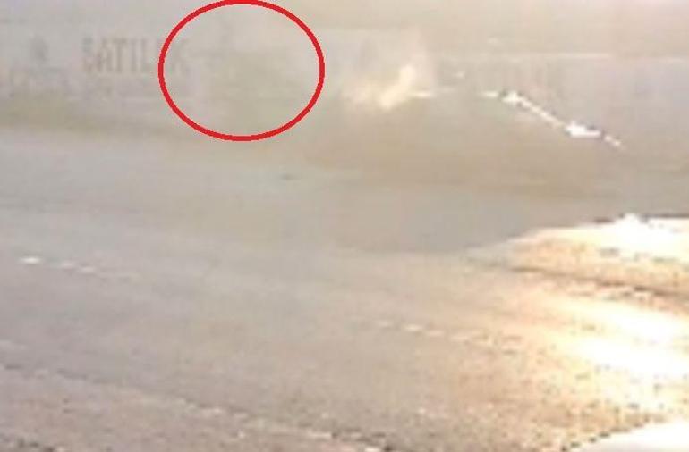 Hatayda motosiklet ile otomobilin çarpıştığı kaza kamerada; 1 ölü, 1 yaralı