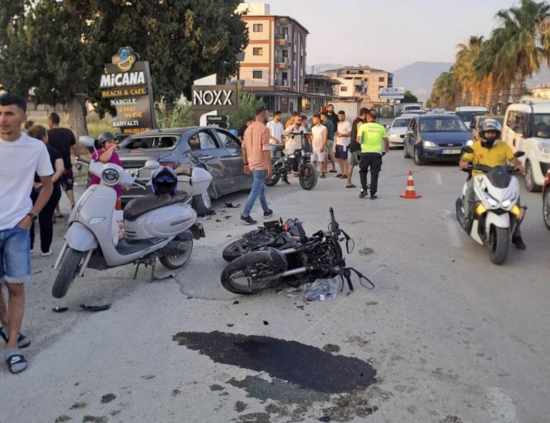 Hatayda motosiklet ile otomobilin çarpıştığı kaza kamerada; 1 ölü, 1 yaralı