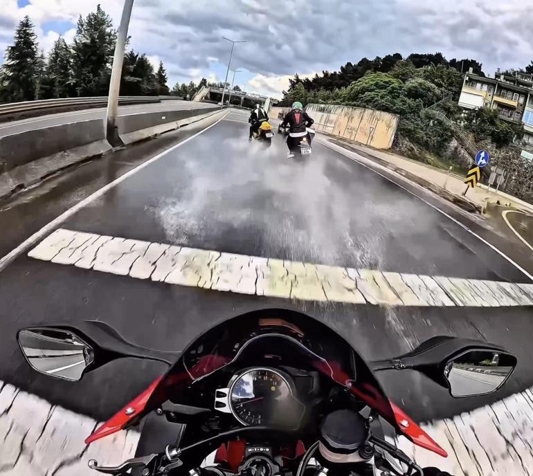 3 motosiklet ve otomobilin karıştığı kaza kask kamerasında