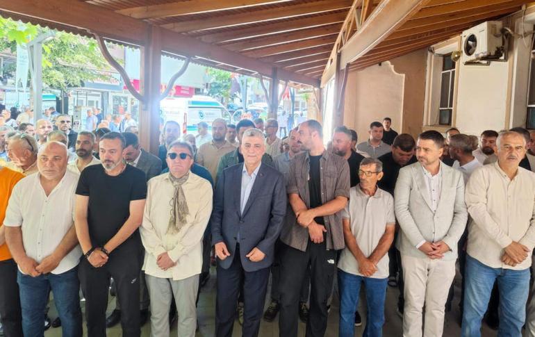 Bakan Bolat, eşinin teyzesinin cenazesine katıldı