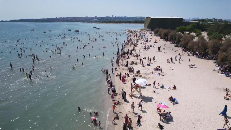 Menekşe ve Caddebostan plajlarındaki yoğunluk havadan görüntülendi