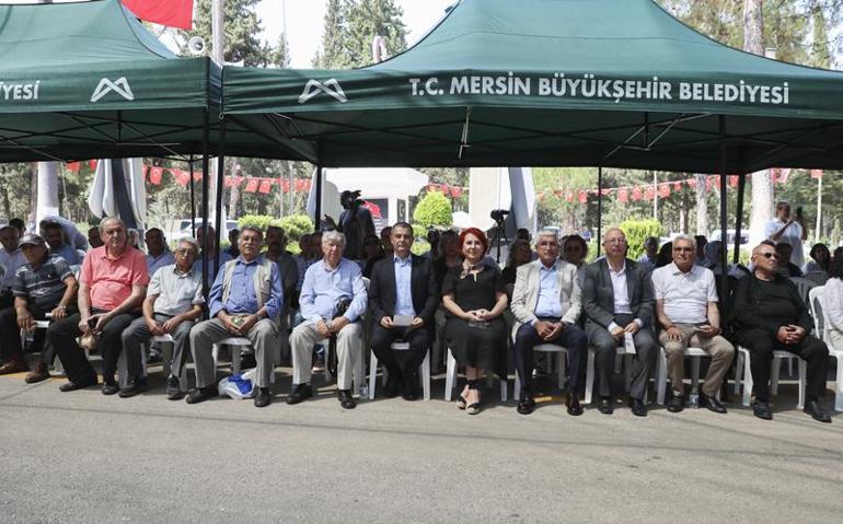 Din adamları, Mersindeki Hoşgörü Mezarlığında halkla bayramlaştı