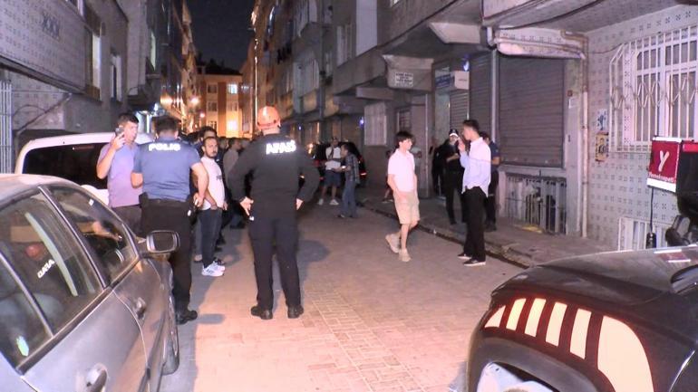 Zeytinburnunda, bodrum kattaki kumaş deposunun yıkılan duvarı korkuttu