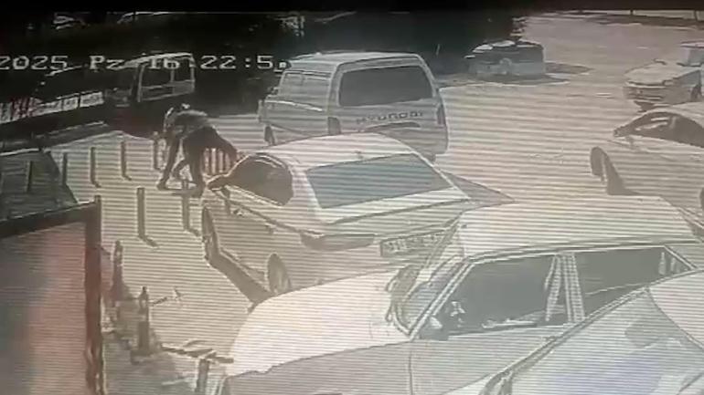 Tokalaştığı kişiyi tabancayla bacaklarından vurdu; o anlar kamerada