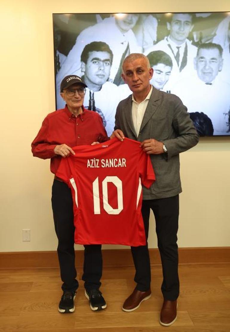 TFF Başkanı Hacıosmanoğlu ve A Milli Takım oyuncularından Aziz Sancara ziyaret