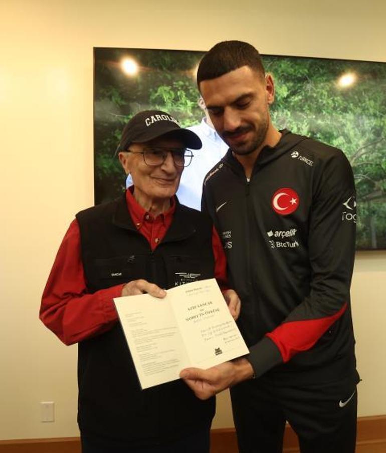 TFF Başkanı Hacıosmanoğlu ve A Milli Takım oyuncularından Aziz Sancara ziyaret